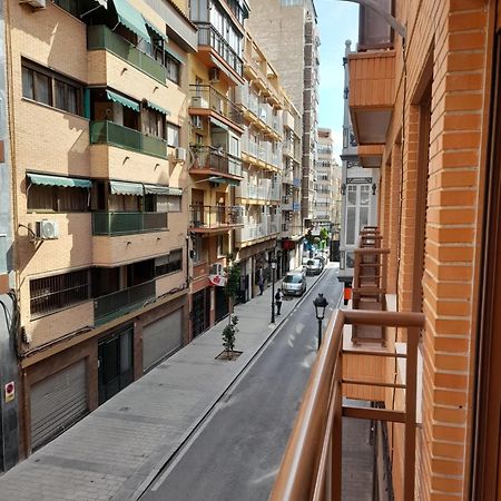 Comodo Aparta Estudio Centrico En Alicante Exterior photo